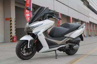 国产大排量踏板车视频,性能与时尚的完美融合  第2张